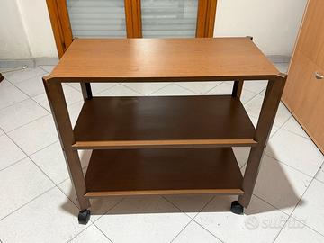 Carrello in legno con ruote