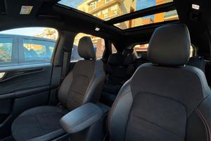 Ford kuga 2.5 full hybrid st line x