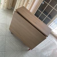 ' tavolo IKEA pieghevole in legno chiaro