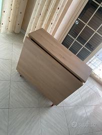 ' tavolo IKEA pieghevole in legno chiaro