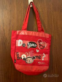 borsa rossa con Pucca