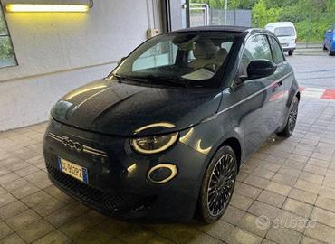 FIAT 500e Cabrio 42 kWh La Prima 320 Km autonomi