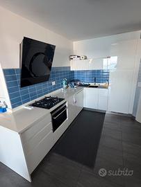 Cucina completa di elettrodomestici