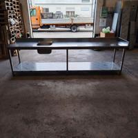 Tavolo con lavello in acciaio inox
