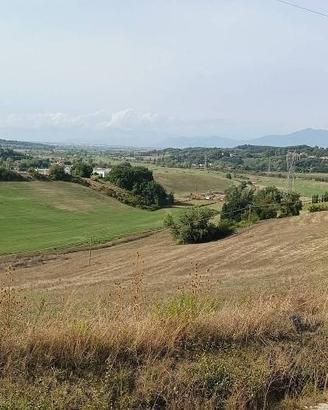 Rustico / Casale di 427 m² con più di 5 locali a F