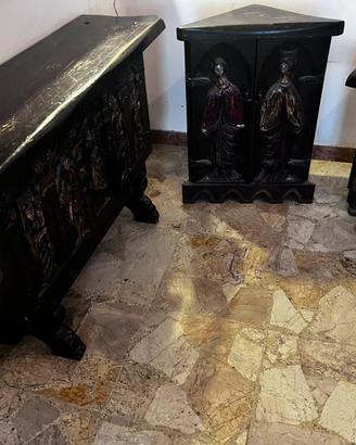 Set di mobili in legno massiccio scuro