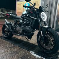 Ducati Monster 937 stealth black