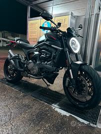 Ducati Monster 937 stealth black