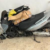 Yamaha t max 2002 a pezzi di ricambio