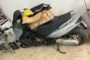 Yamaha t max 2002 a pezzi di ricambio