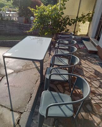 Tavolo e sedie 