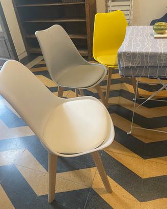 Quattro sedie stile scandinavo