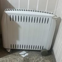 Scala, termosifoni, specchi, scrivanie, letti