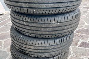 4 Bridgestone 235/65 R17 – pari al nuovo.