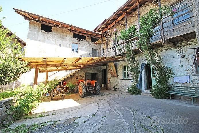 Rustico / Casale di 520 m² con più di 5 locali e b - Vista 2