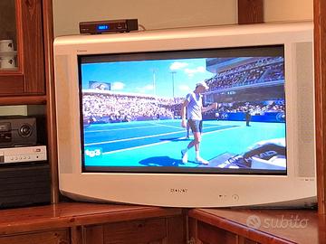 Sony Trinitron 32", stereo. Perfetto.