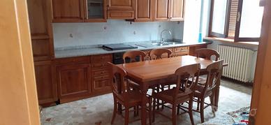 Cucina completa di tavolo estensibile con sedie