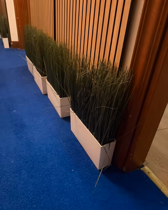 7 Vasi con Erba Artificiale Decorativa