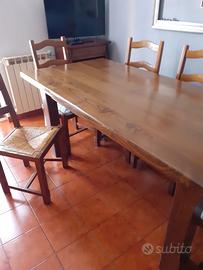 Tavolo da pranzo in massello di frassino e sedie