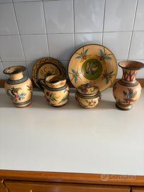 Set di oggetti di terracotta
