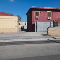 Capannoni con piazzale antistante