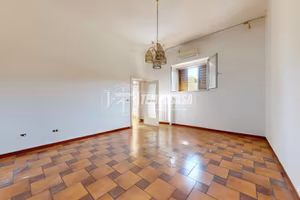 TERRATETTO CON 2 INGRESSI COMPLETO DI SOFFITTA E T