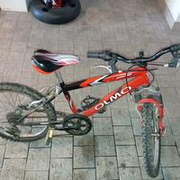 bicicletta unisex rossa e nera 