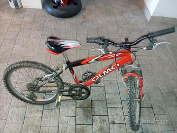 bicicletta unisex rossa e nera 