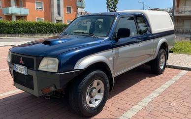 Autocarro L200 2 porte 4 posti, gancio traino