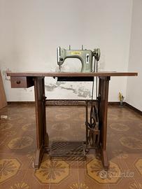 Macchina da cucire necchi