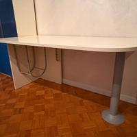 Scrivania sedia e cassettiera