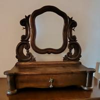 Toilette in legno con specchio basculante 