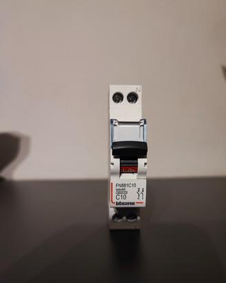 interruttore magnetotermico 