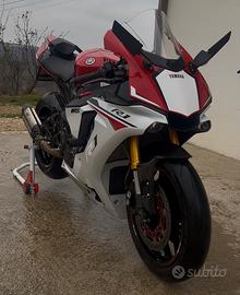 Yamaha YZF R1