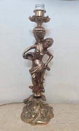 Lampada Ottone o Zama con figura femminile, Pianta