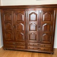 Armadio a 4 ante pannellate e 4 cassetti