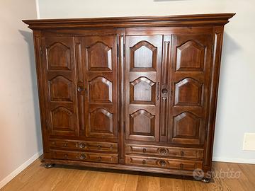 Armadio a 4 ante pannellate e 4 cassetti