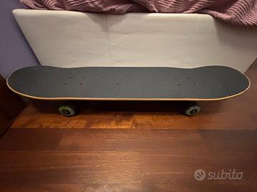 Skateboard con ricambi