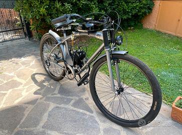 Bicicletta a scoppio motore