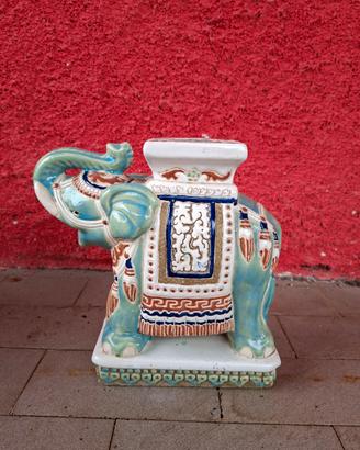 Elefante di ceramica