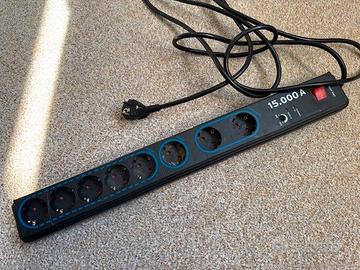 Multipresa con protezione da sovratensione