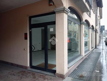NEGOZIO A SAN VITTORE OLONA