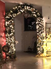Arco albero di Natale con illuminazione