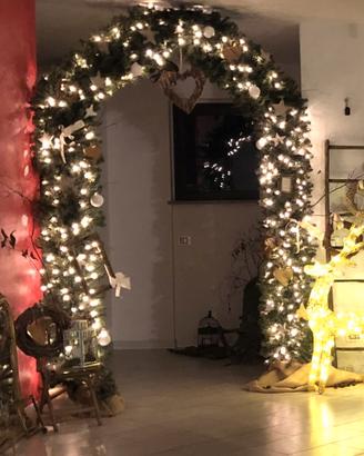 Arco albero di Natale con illuminazione