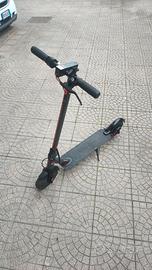 Monopattino elettrico usato pochissimo 