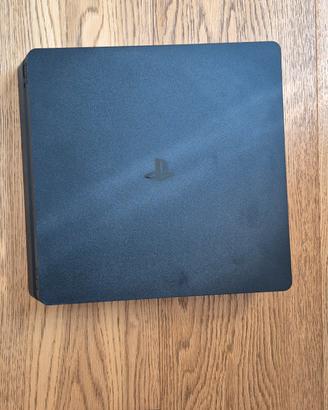 Ps4 con due controller inclusi