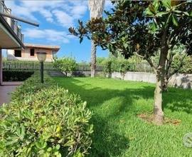 Appartanvilla con 250mq di giardino a Fondachello