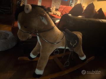 cavallo a dondolo 