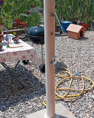 doccia da giardino con nebulizzatore e lavapiedi