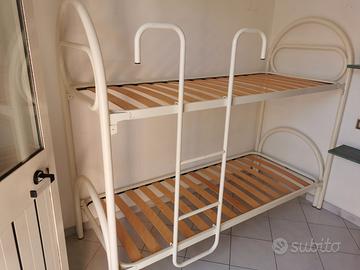 2 letti castello nuovissimi. Doghe legno